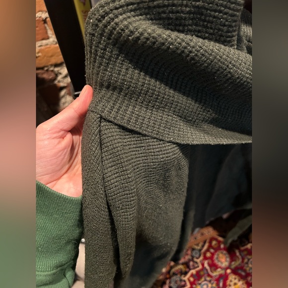 Off the shoulder sweater - Picture 3 of 4